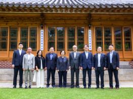 한성숙 국무총리, 중소기업계 초청하여 삼청동 공관에서 오찬간담회 개최 기사 이미지